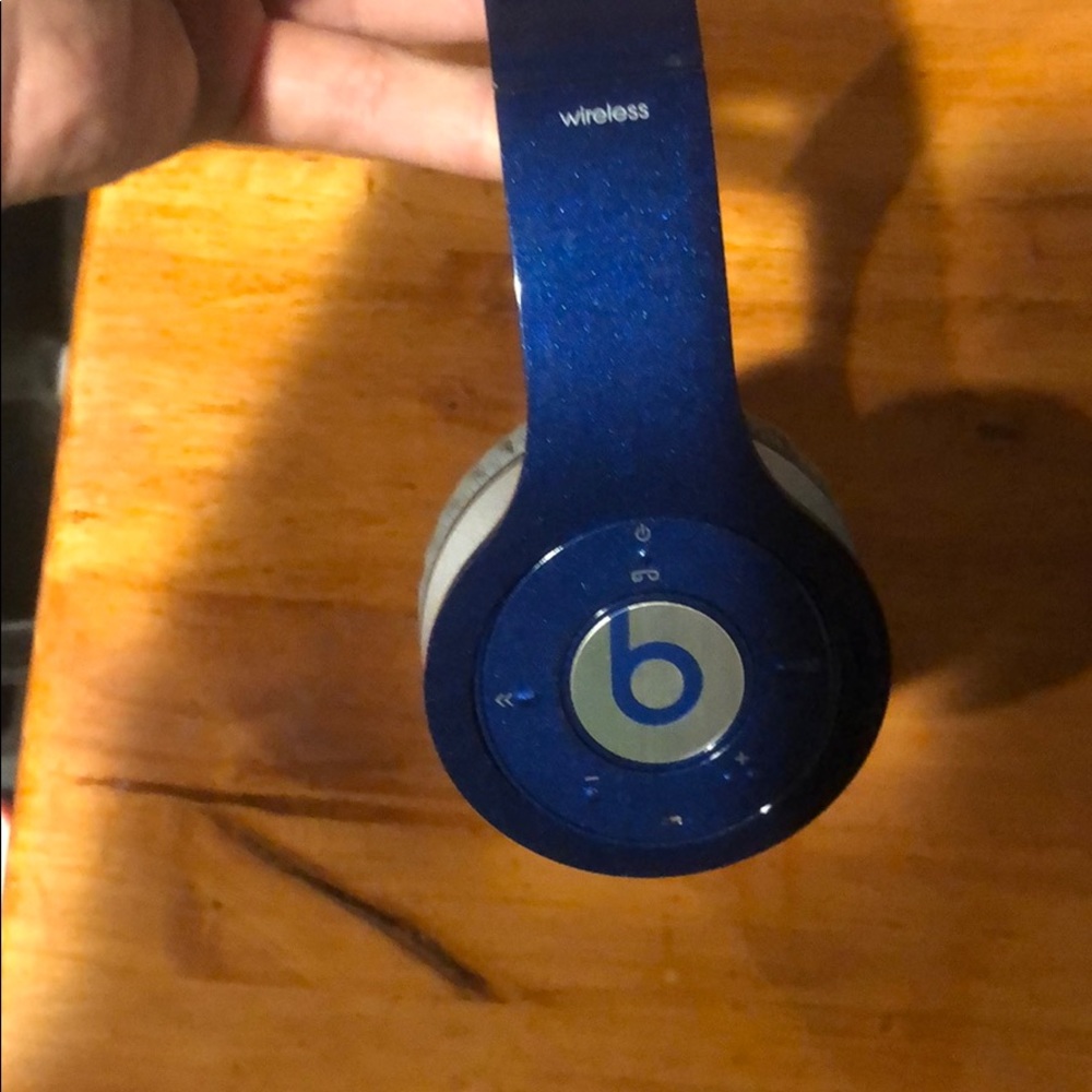 BEATS WIRELESS with case